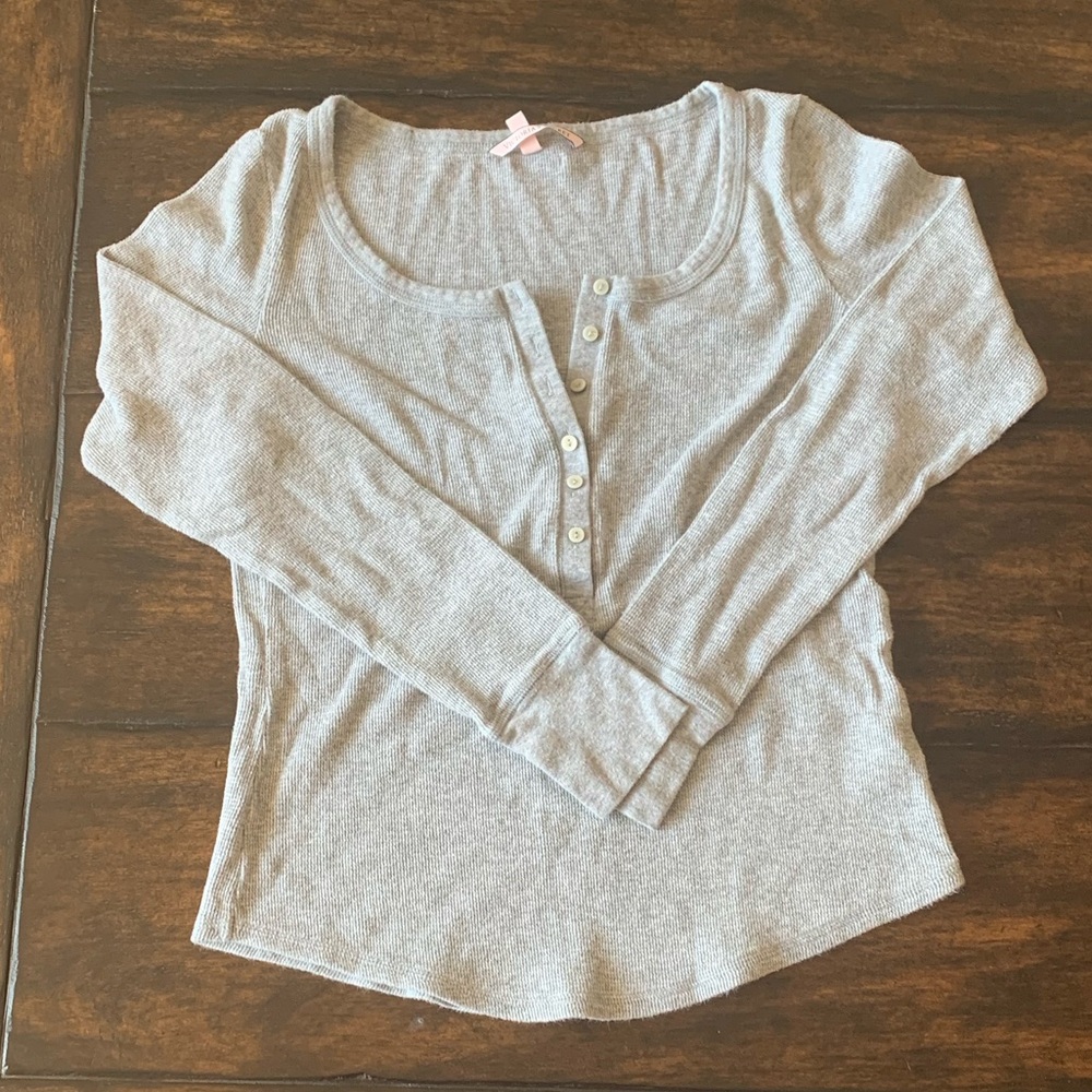 Victoria’s Secret gray long sleeve top